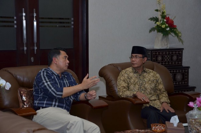 Walikota Jambi ketika menjelaskan program AKKOPSI kepada Walikota Mataram.